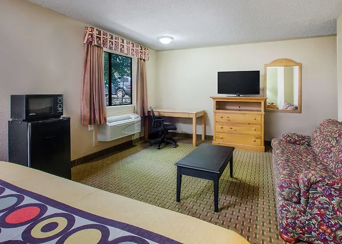 Super 8 By Wyndham Sherman