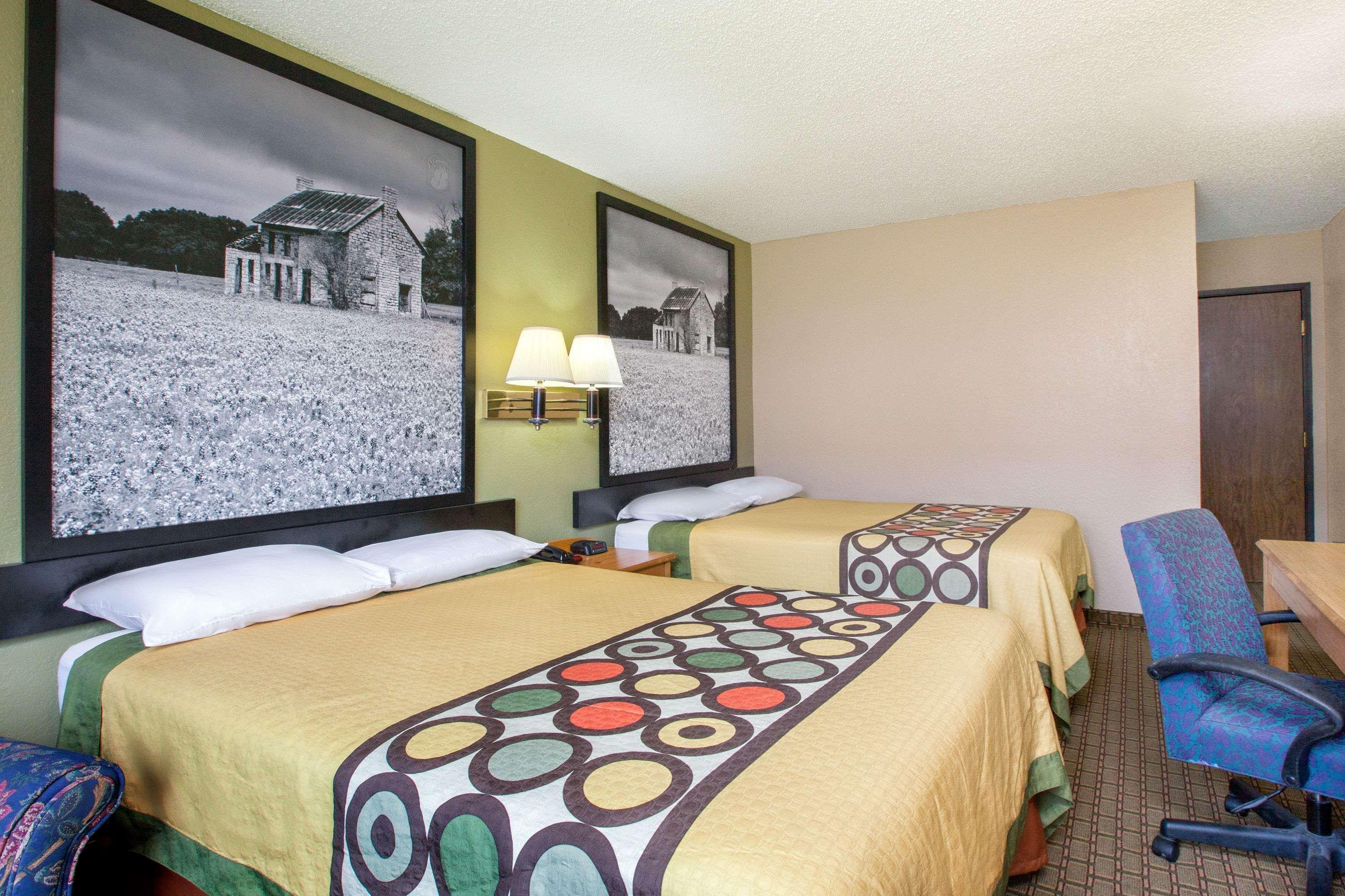 Super 8 By Wyndham Motel