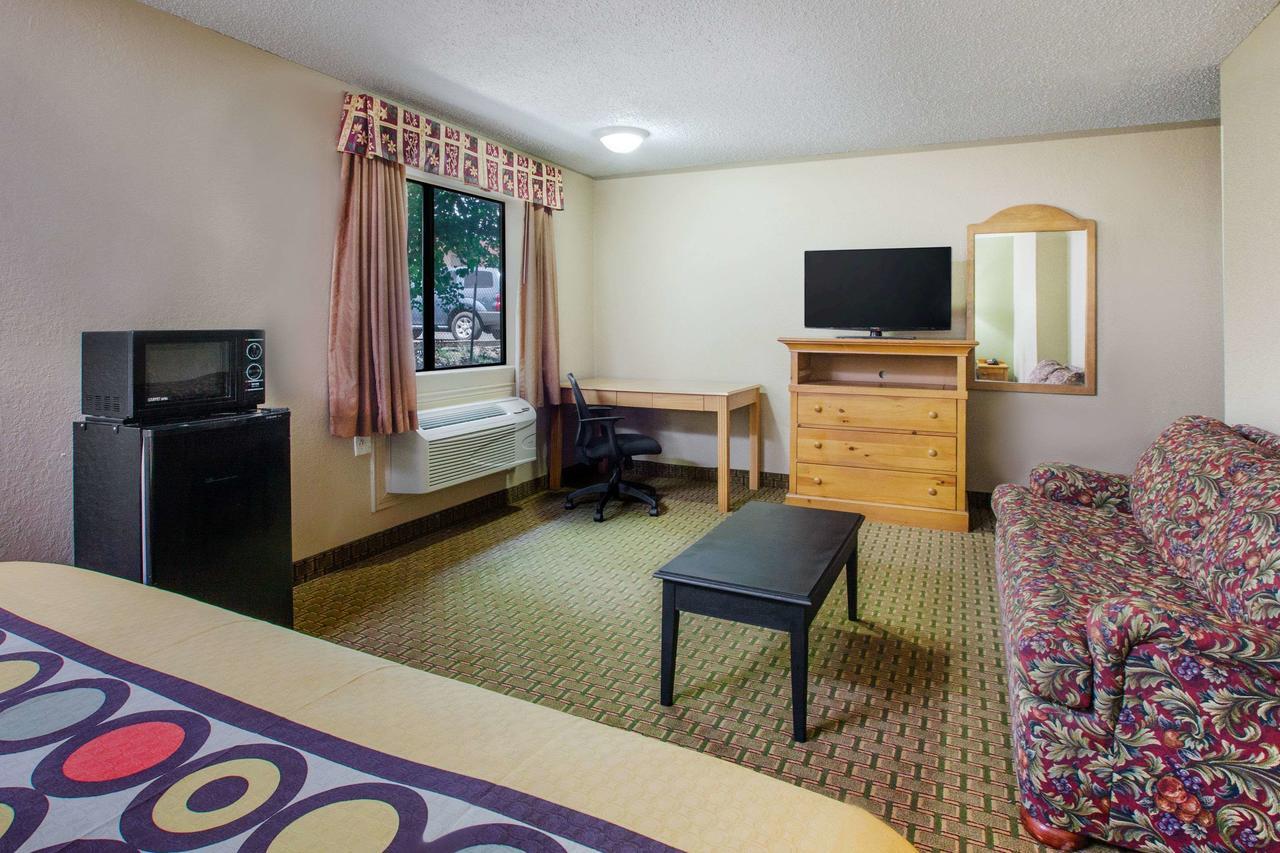 Super 8 By Wyndham Motel Sherman