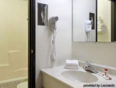 Super 8 By Wyndham Motel